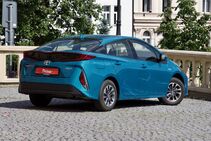 Toyota Prius Plug-in Hybrid (2015)