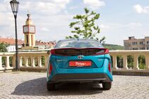 Toyota Prius Plug-in Hybrid (2015)