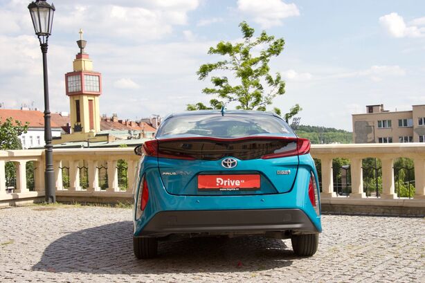 Toyota Prius Plug-in Hybrid (2015)