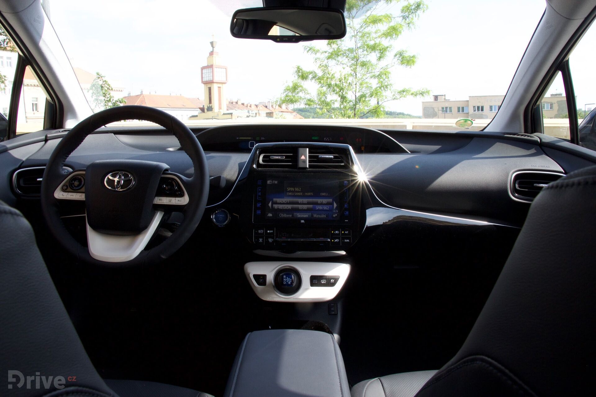 Toyota Prius Plug-in Hybrid (2015)
