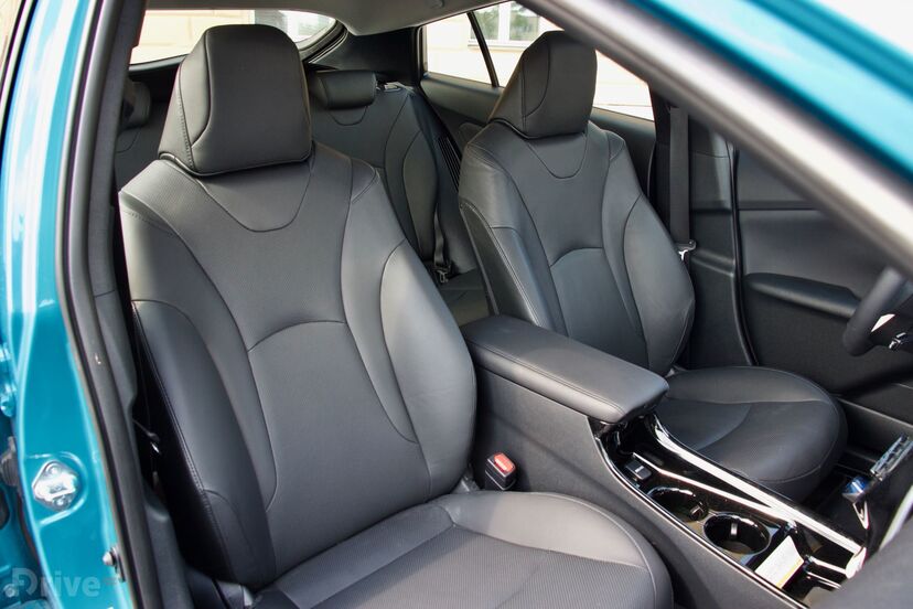 Toyota Prius Plug-in Hybrid (2015)