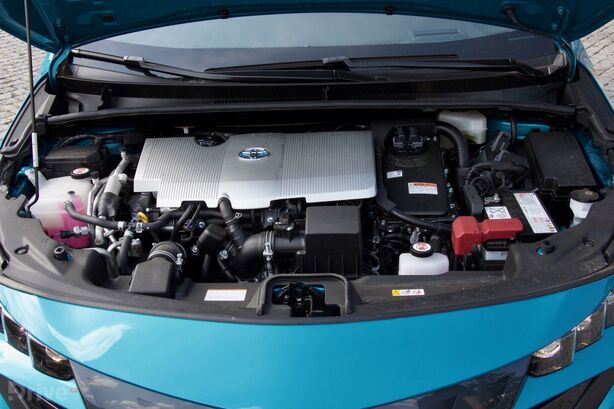 Toyota Prius Plug-in Hybrid (2015)