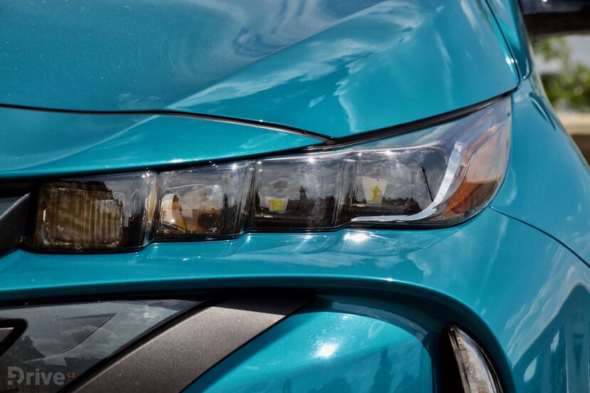 Toyota Prius Plug-in Hybrid (2015)