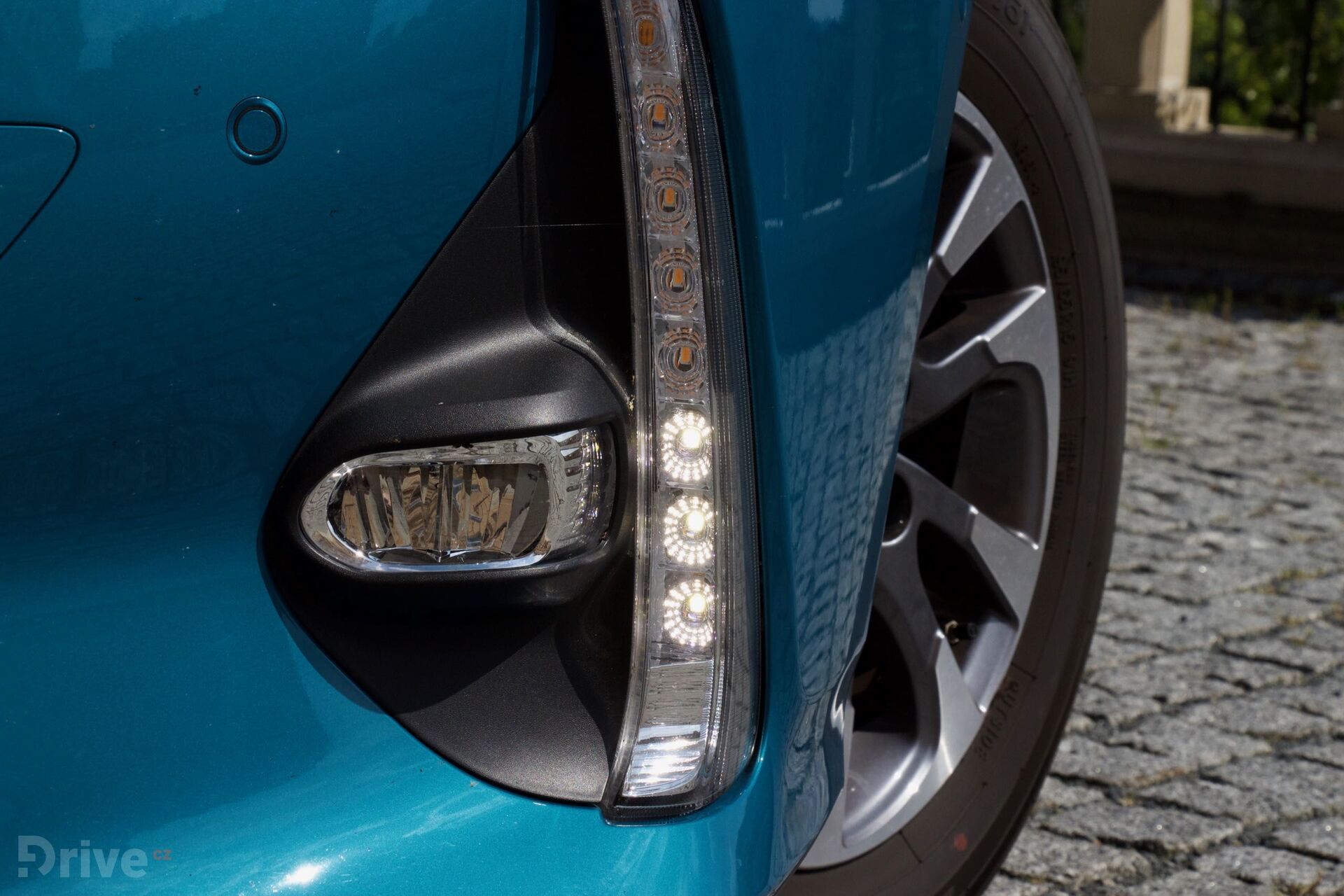 Toyota Prius Plug-in Hybrid (2015)