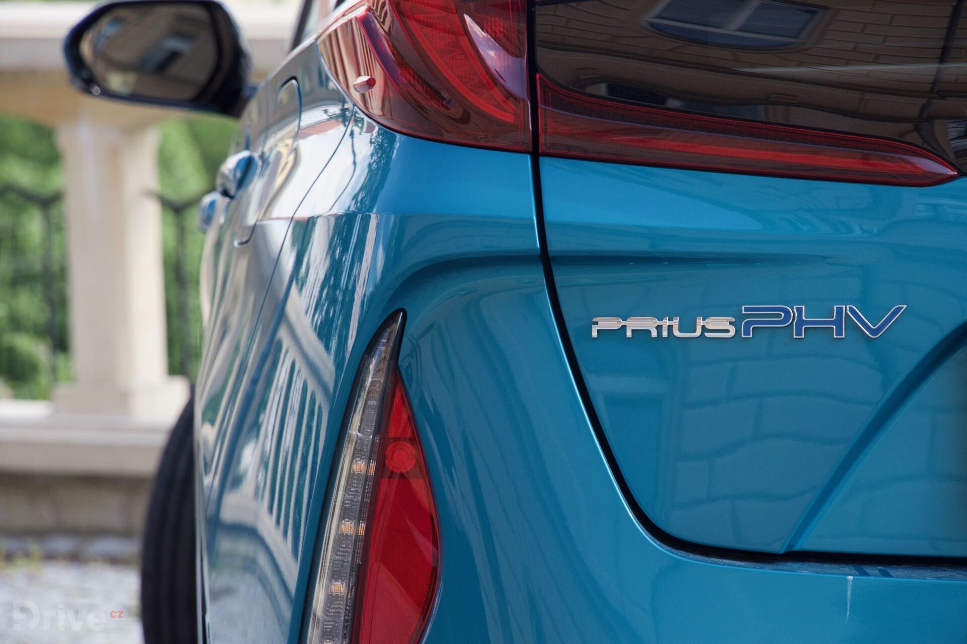 Toyota Prius Plug-in Hybrid (2015)