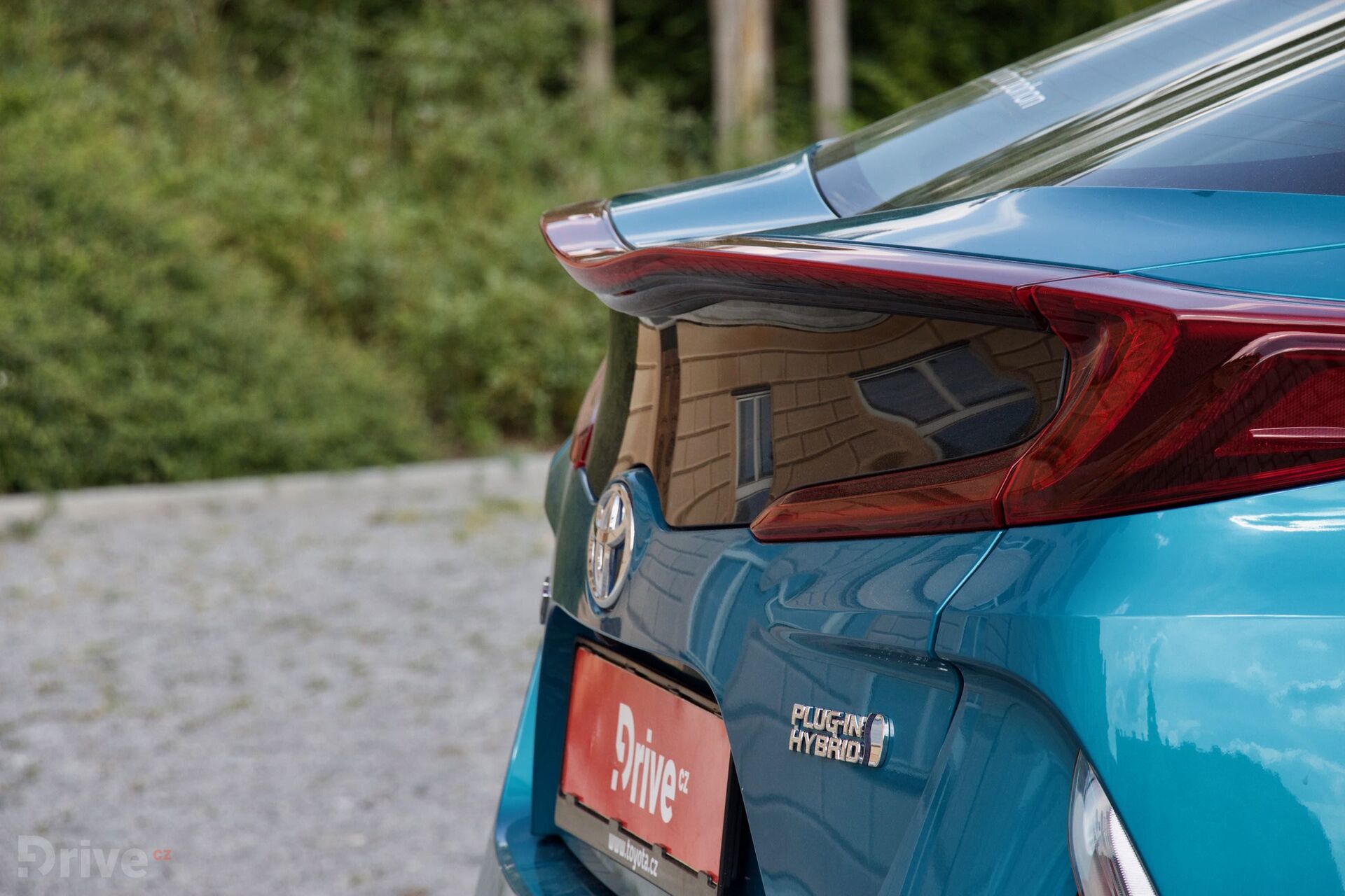 Toyota Prius Plug-in Hybrid (2015)