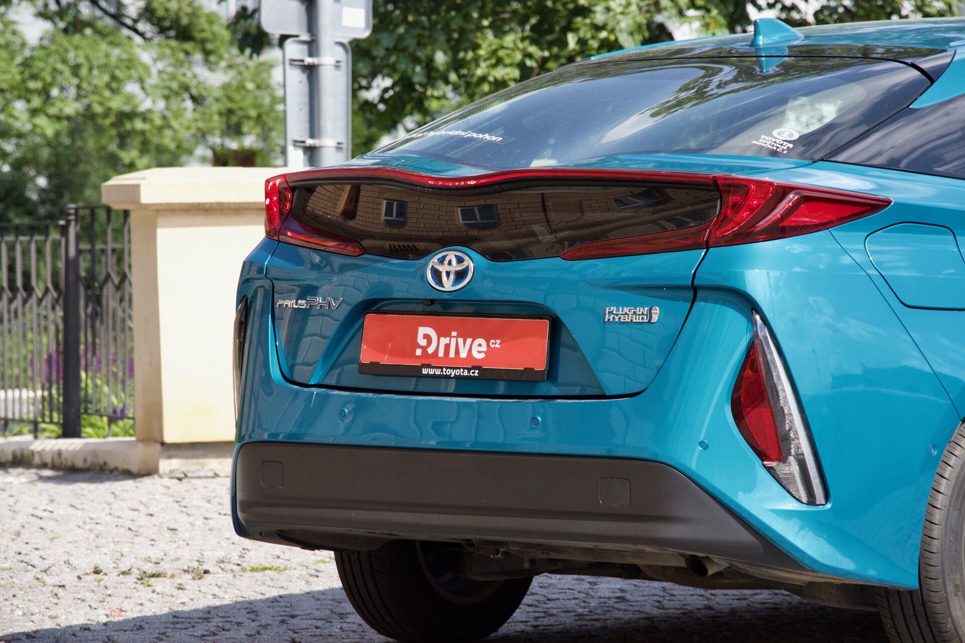 Toyota Prius Plug-in Hybrid (2015)