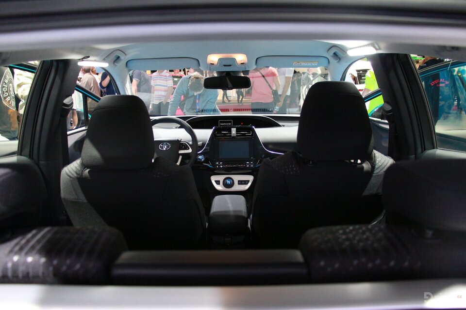 Toyota Prius Plug-in Hybrid (2016)