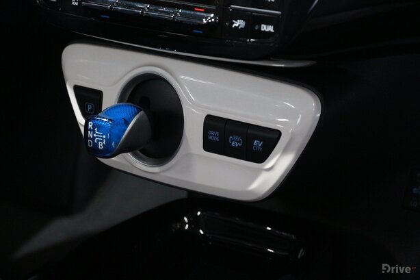 Toyota Prius Plug-in Hybrid (2016)