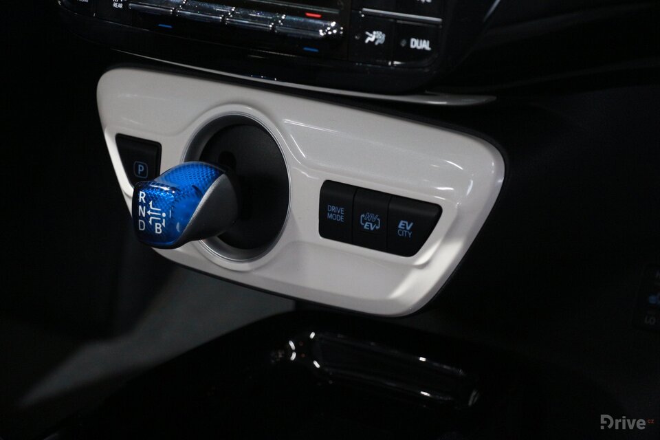 Toyota Prius Plug-in Hybrid (2016)