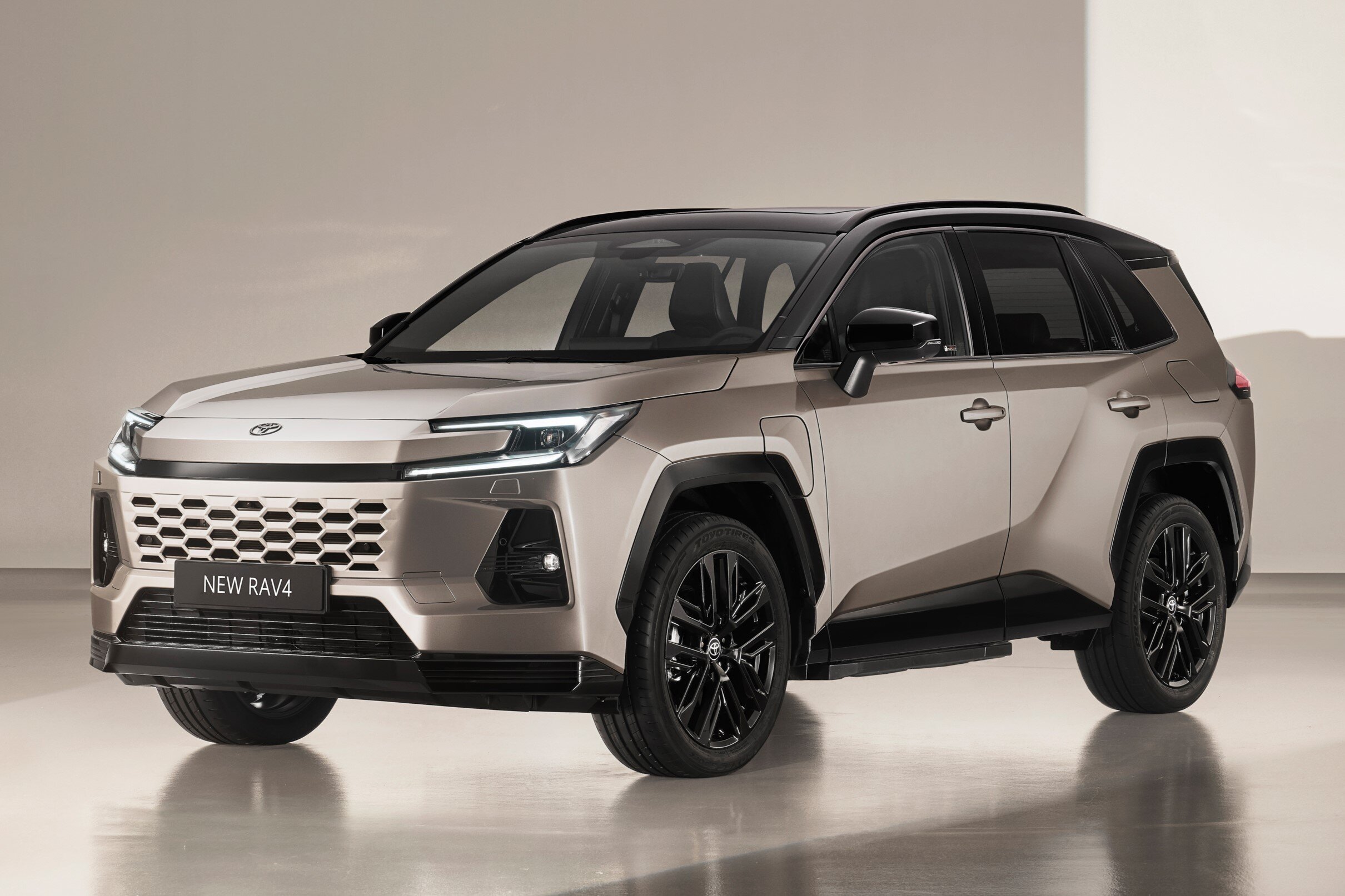 Toyota RAV4 (2025) výbava a cena | fDrive.cz