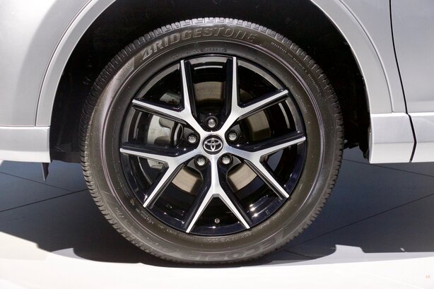 Toyota RAV4 Hybrid (2015)