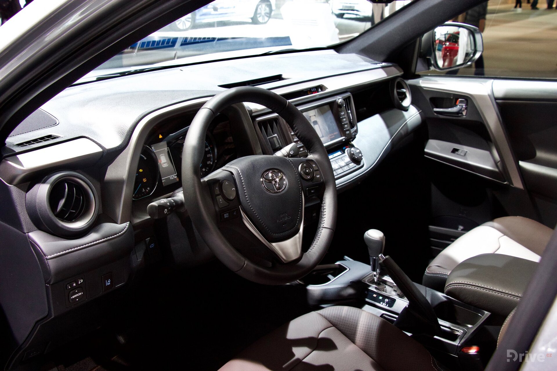 Toyota RAV4 Hybrid (2015)