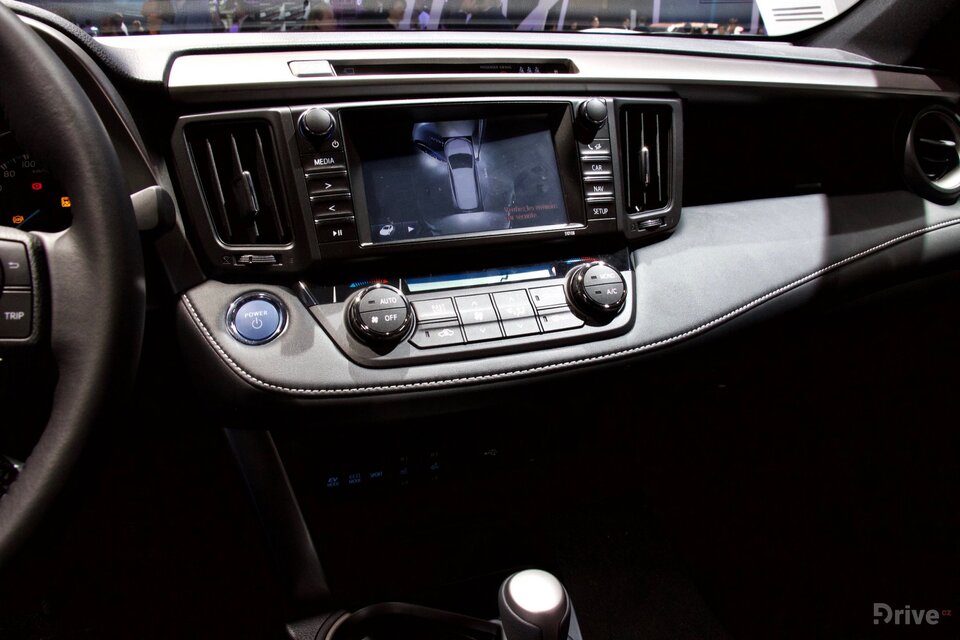 Toyota RAV4 Hybrid (2015)