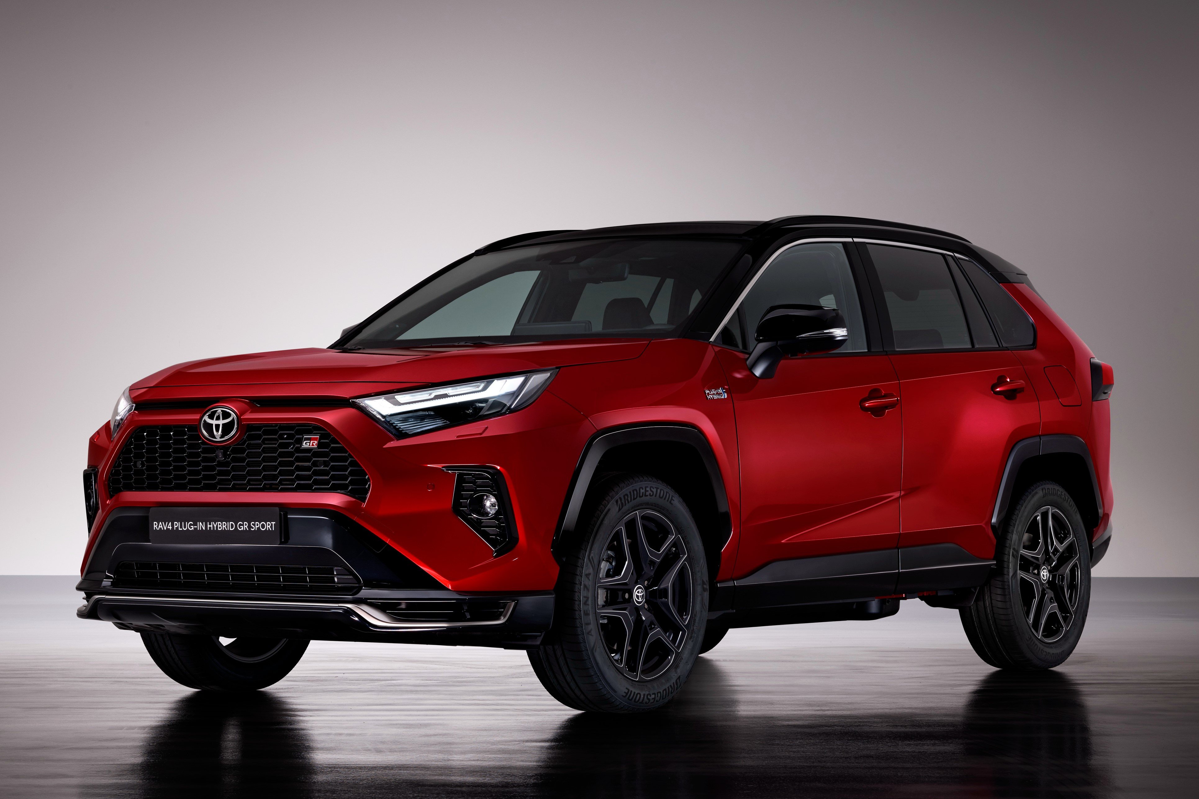 Toyota RAV4 Plugin Hybrid výbava a cena fDrive.cz