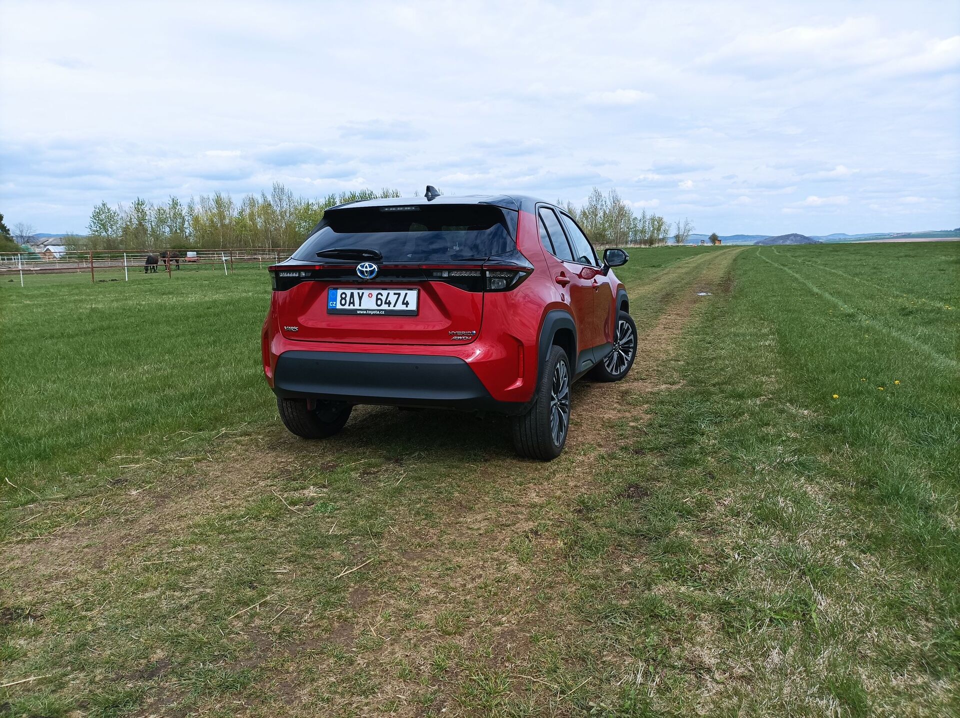 Toyota Yaris Cross Hybrid 4×4 Adventure