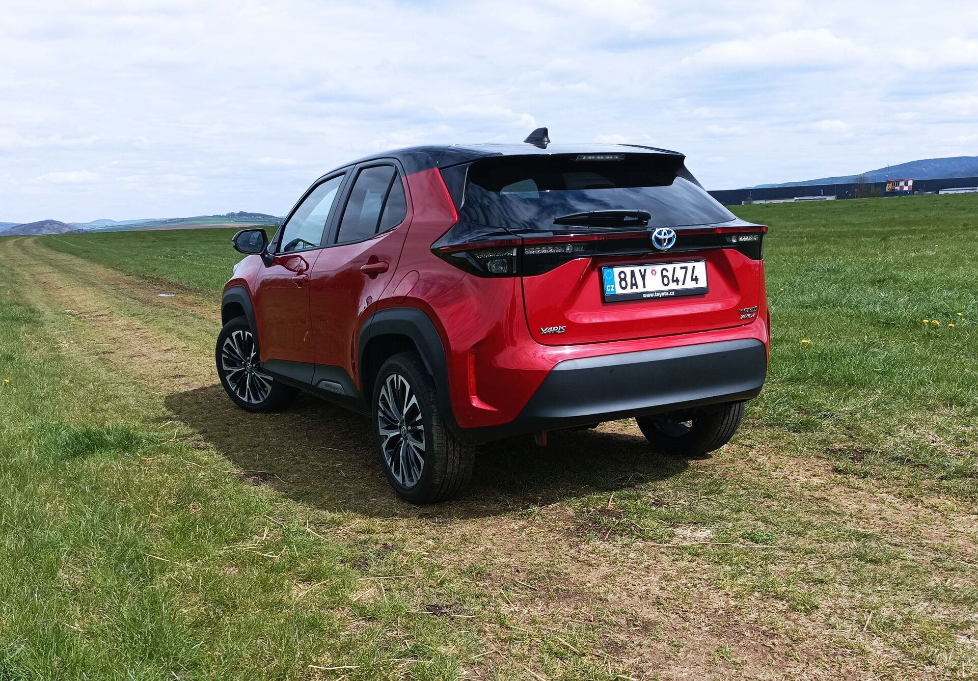 Toyota Yaris Cross Hybrid 4×4 Adventure