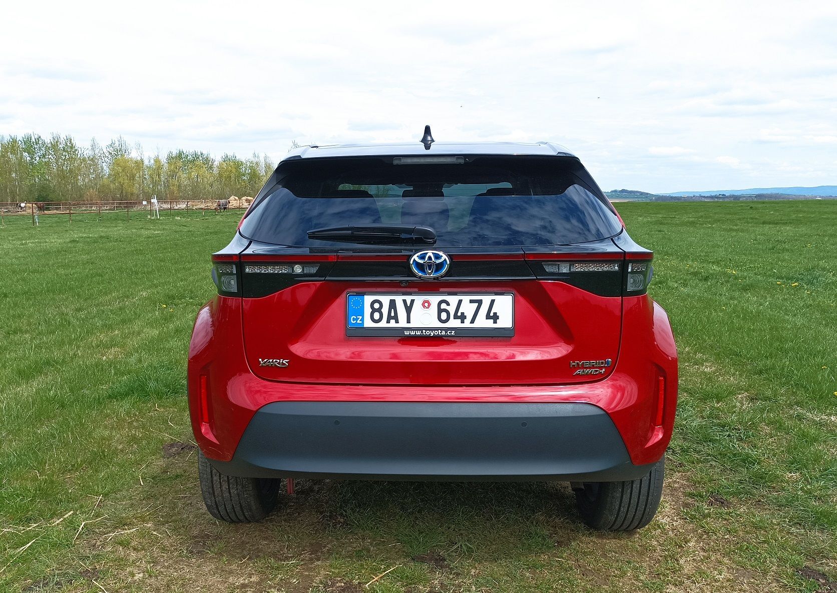 Toyota Yaris Cross Hybrid 4×4 Adventure