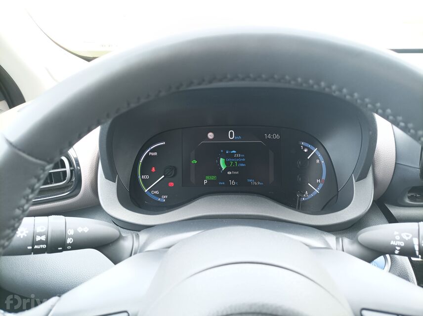 Toyota Yaris Cross Hybrid 4×4 Adventure