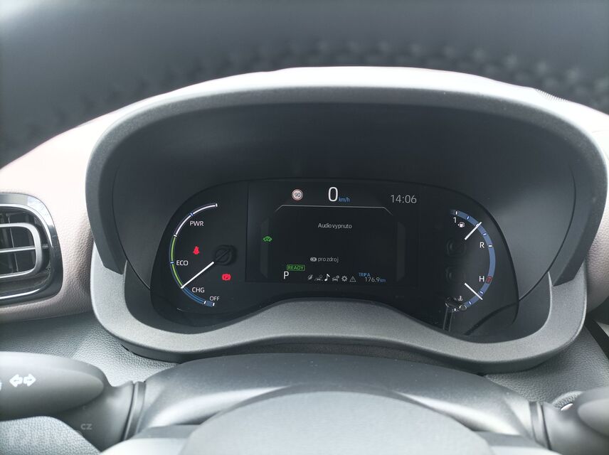 Toyota Yaris Cross Hybrid 4×4 Adventure