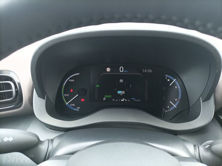 Toyota Yaris Cross Hybrid 4×4 Adventure