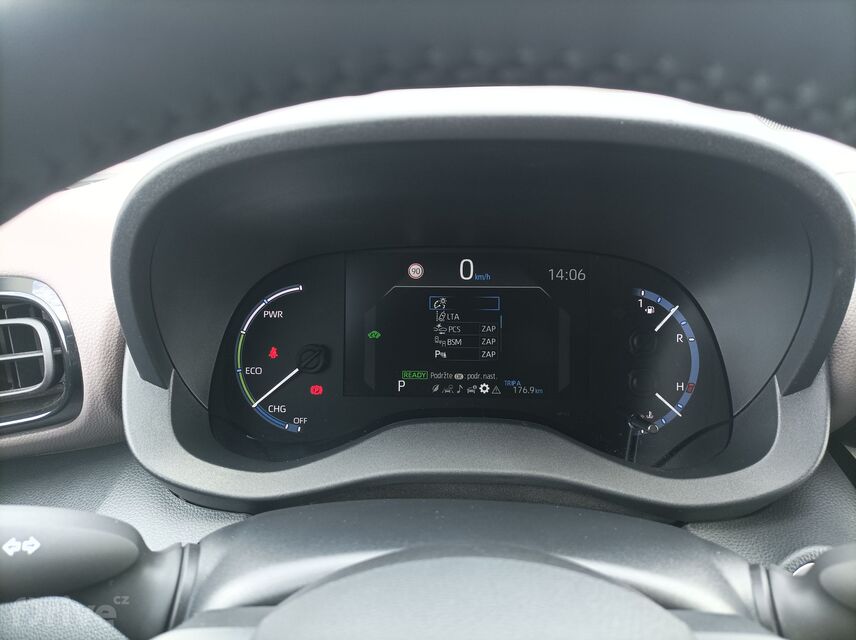 Toyota Yaris Cross Hybrid 4×4 Adventure