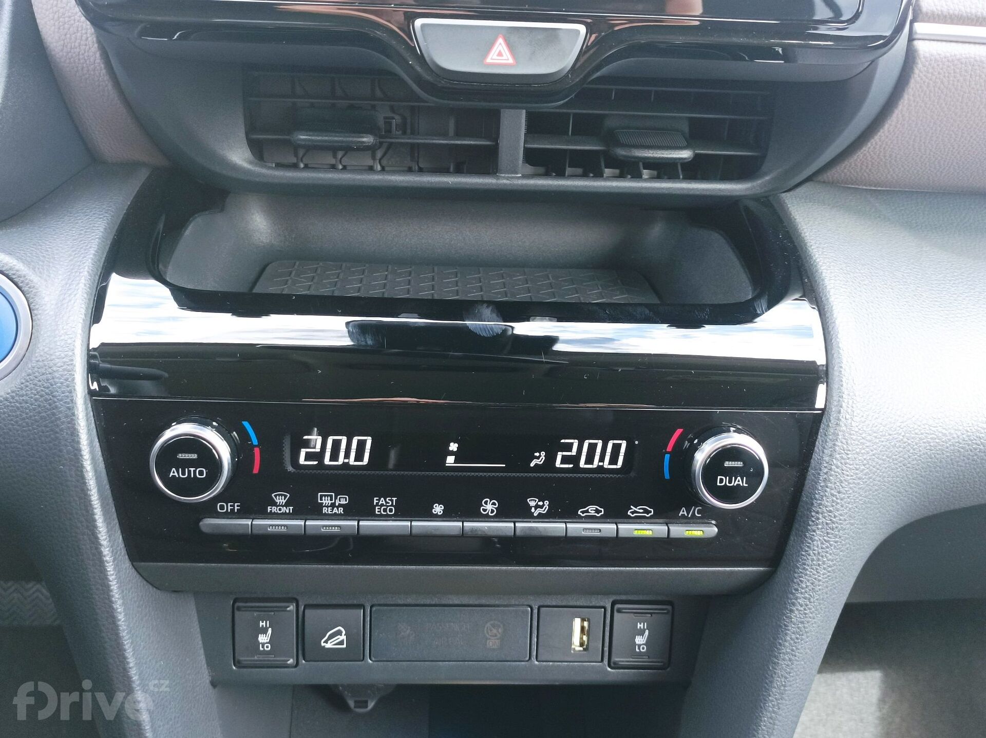 Toyota Yaris Cross Hybrid 4×4 Adventure