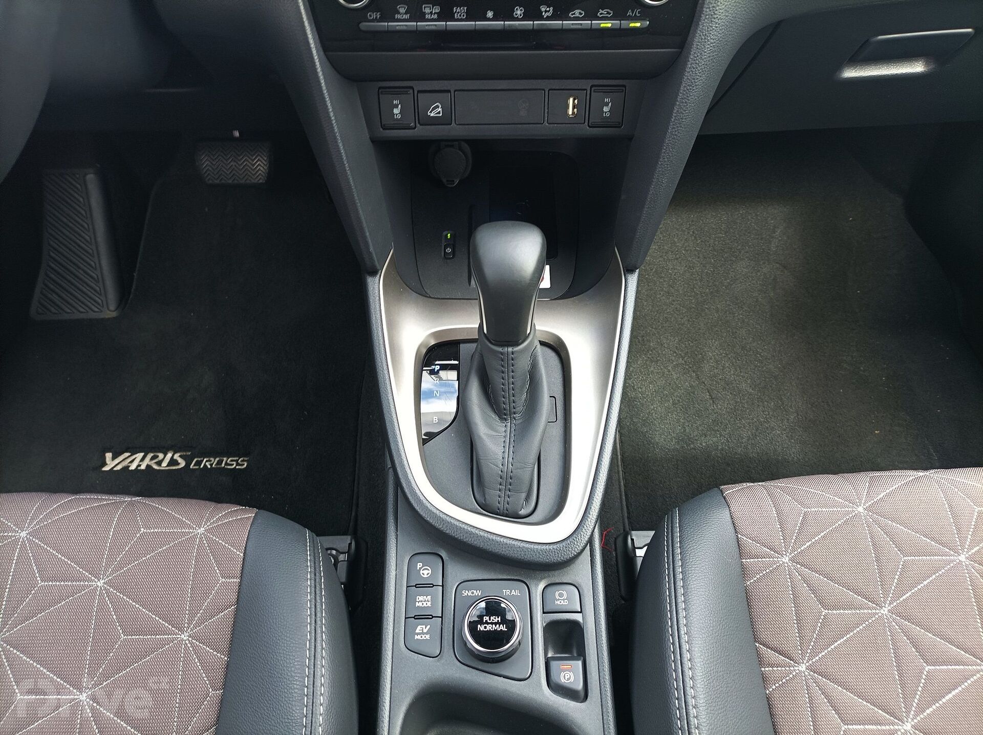 Toyota Yaris Cross Hybrid 4×4 Adventure