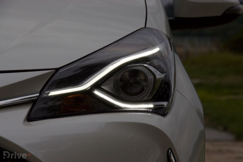 Toyota Yaris Hybrid (2011)