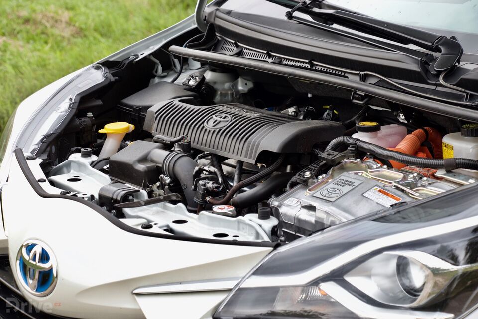 Toyota Yaris Hybrid (2011)