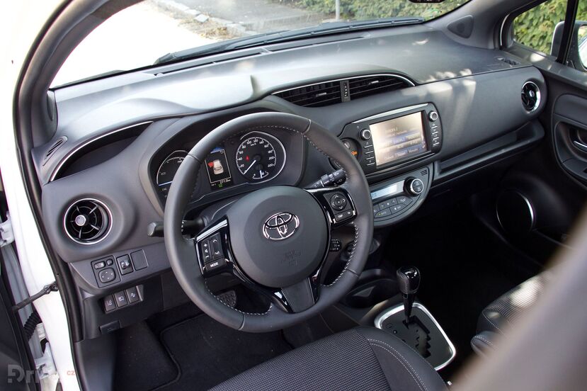 Toyota Yaris Hybrid (2011)