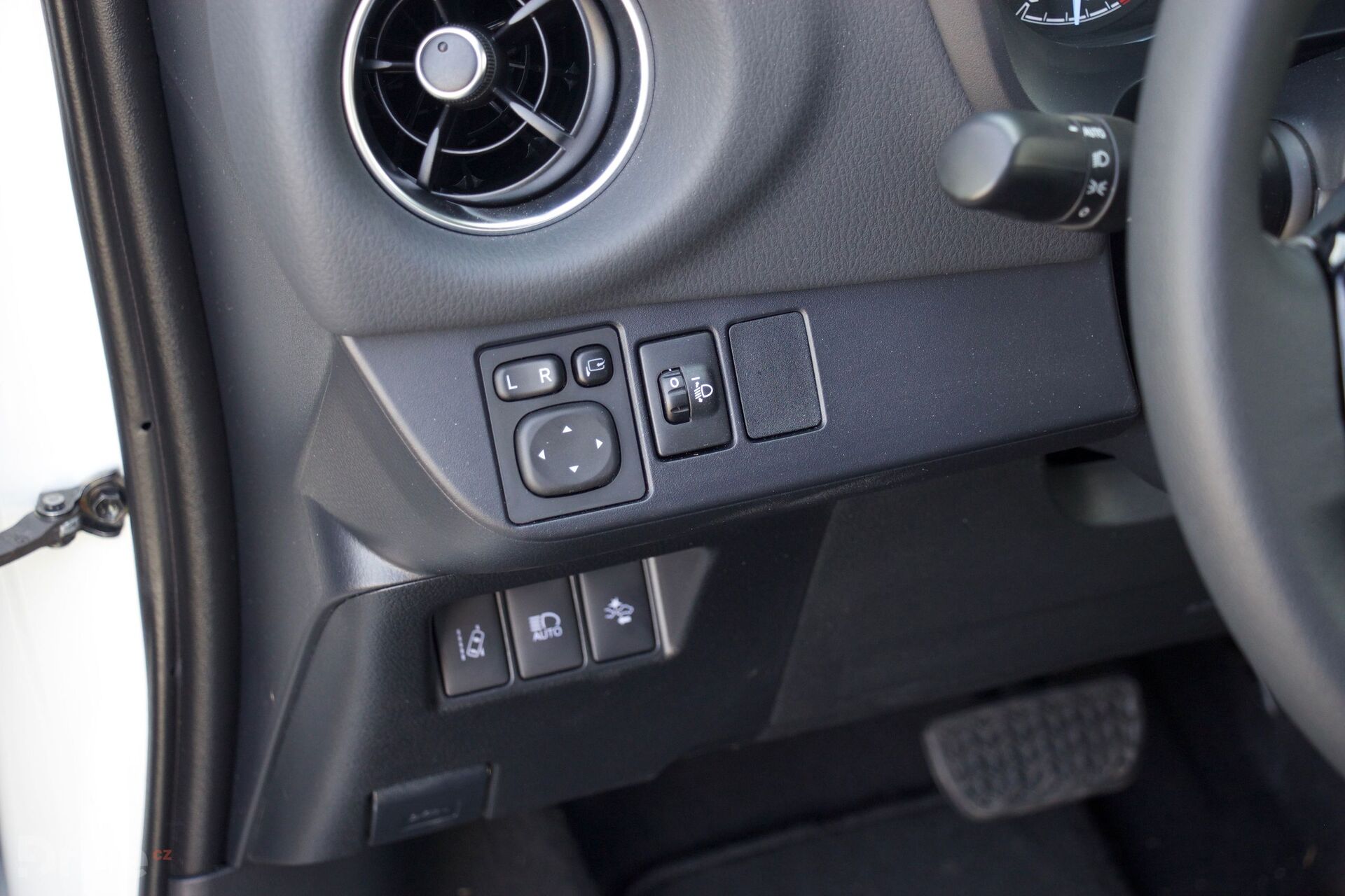 Toyota Yaris Hybrid (2011)