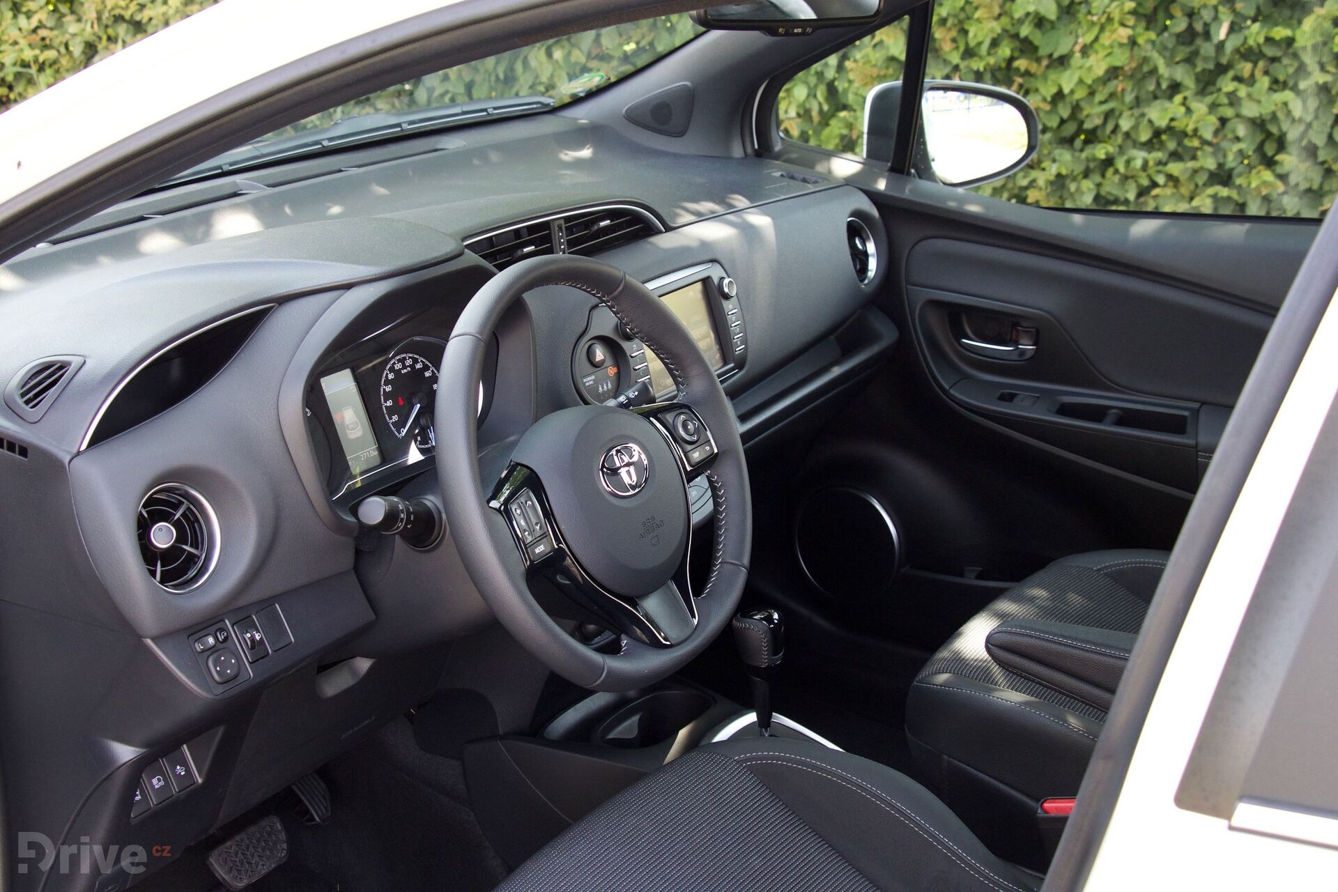 Toyota Yaris Hybrid (2011)