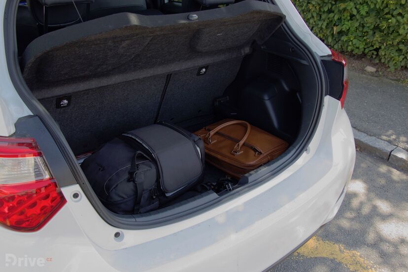 Toyota Yaris Hybrid (2011)