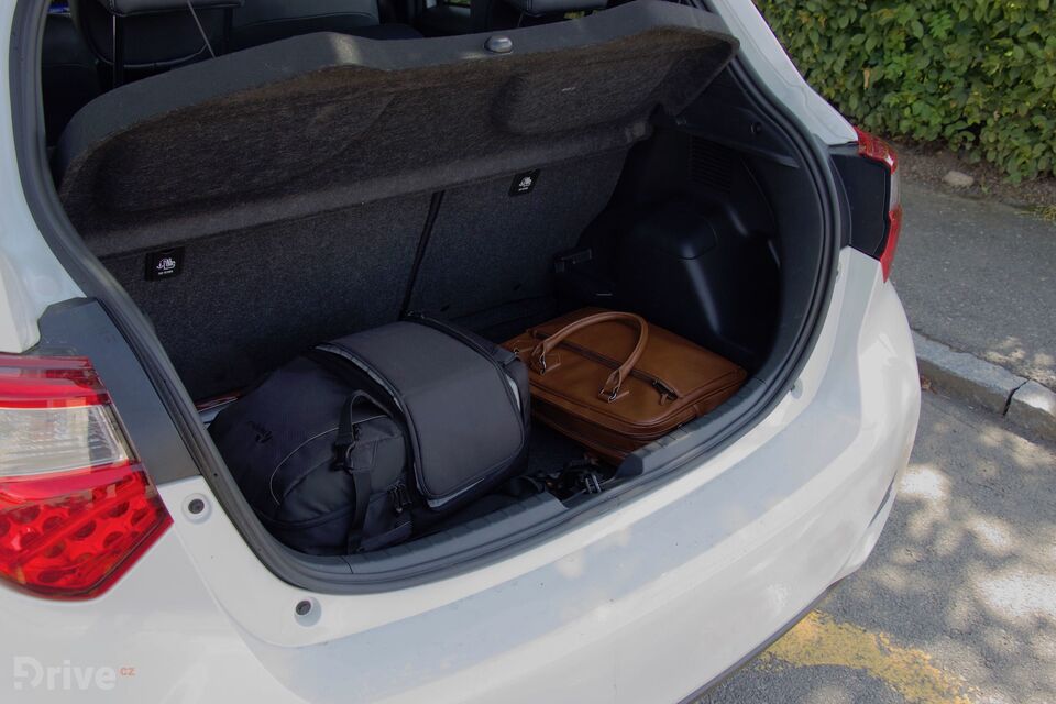 Toyota Yaris Hybrid (2011)