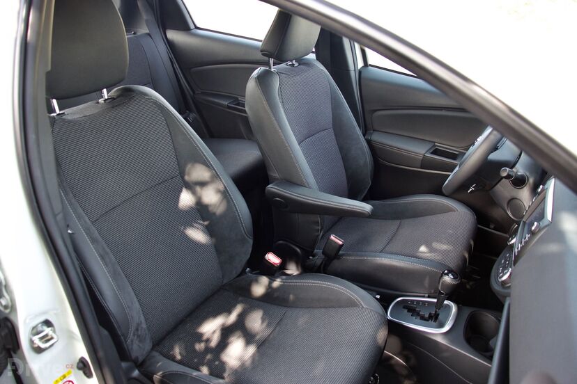 Toyota Yaris Hybrid (2011)