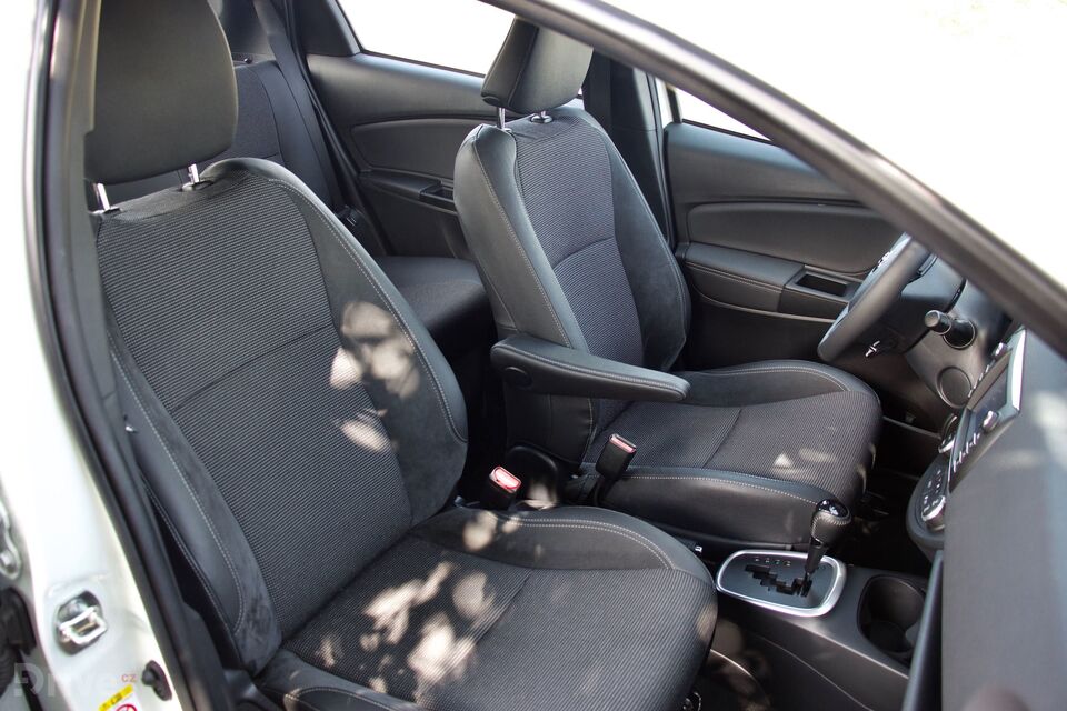 Toyota Yaris Hybrid (2011)