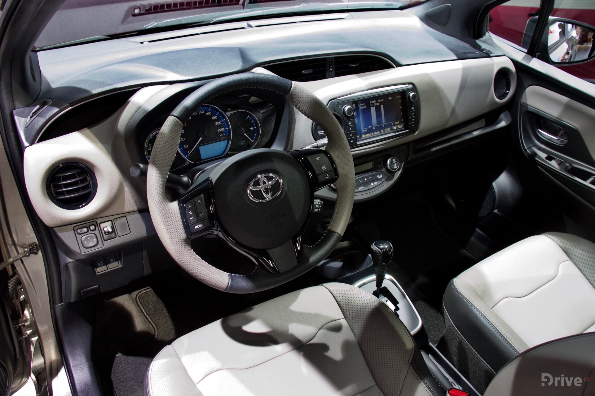 Toyota Yaris Hybrid (2011)
