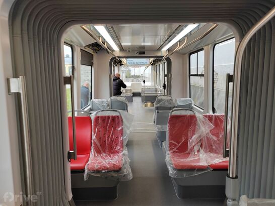 Tramvaj ForCity Plus 52T Praha