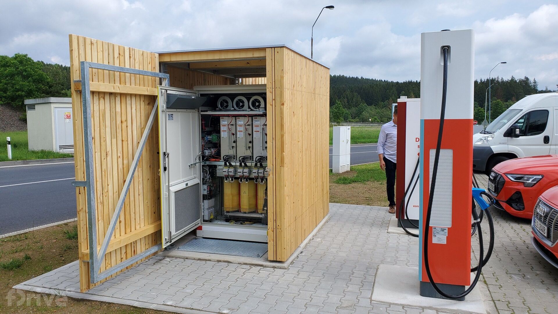 Ultrarychlá nabíjecí stanice E.ON na D5