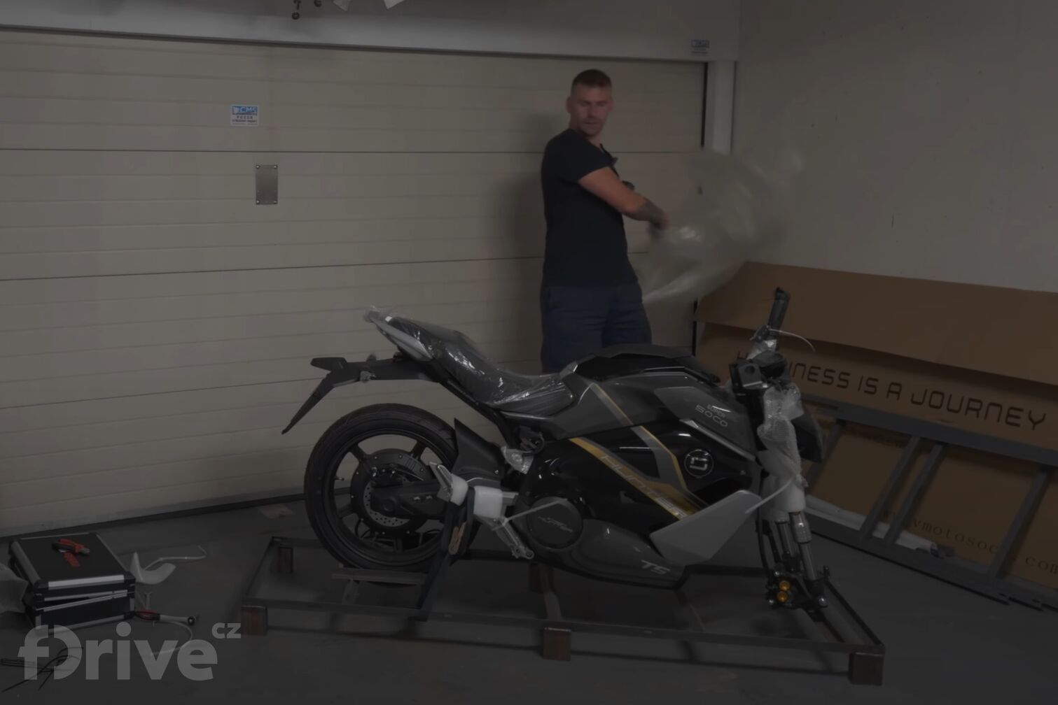 Unboxing Vmoto TS Street Hunter