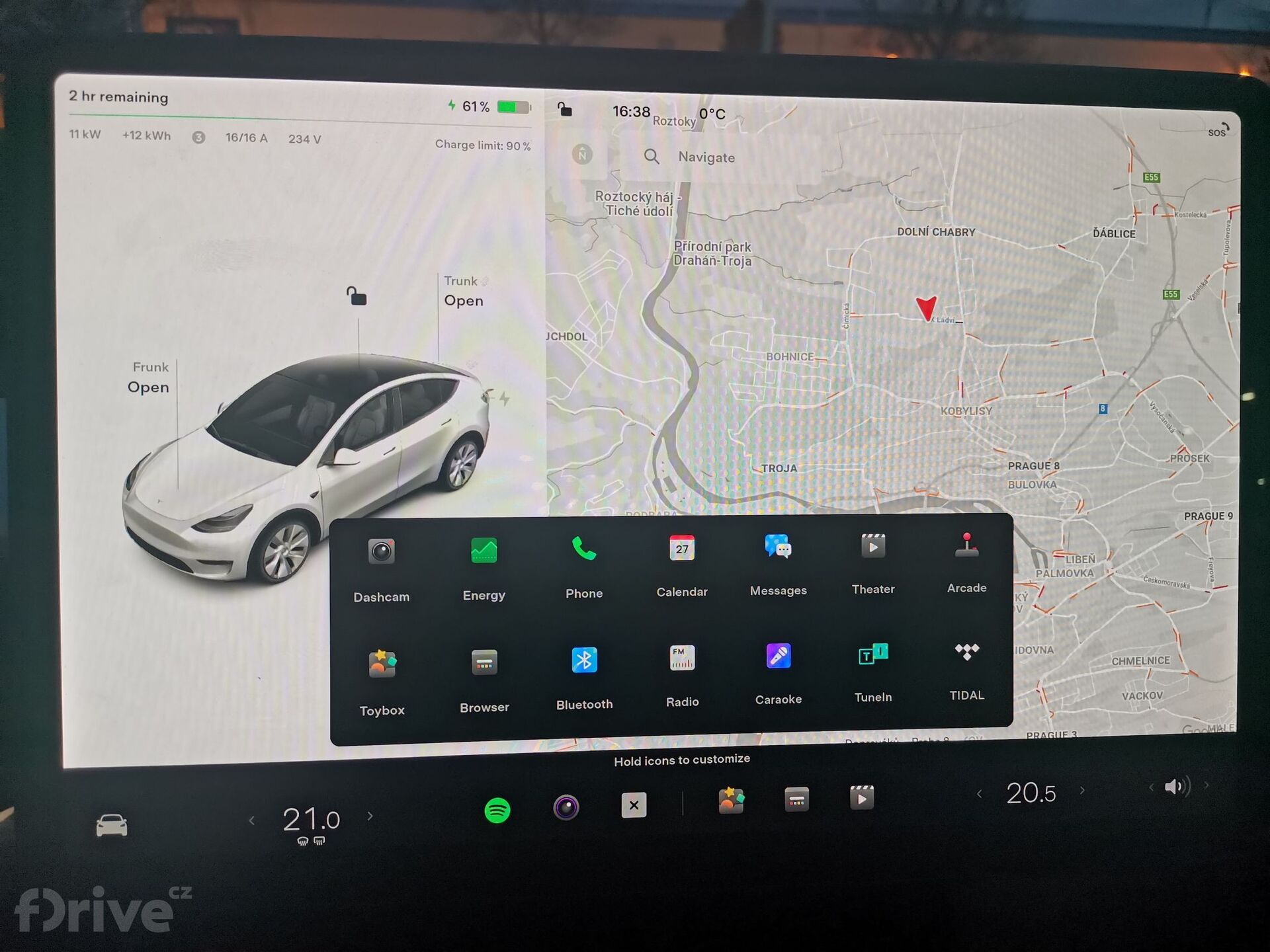 Vánoční update Tesla (2021)