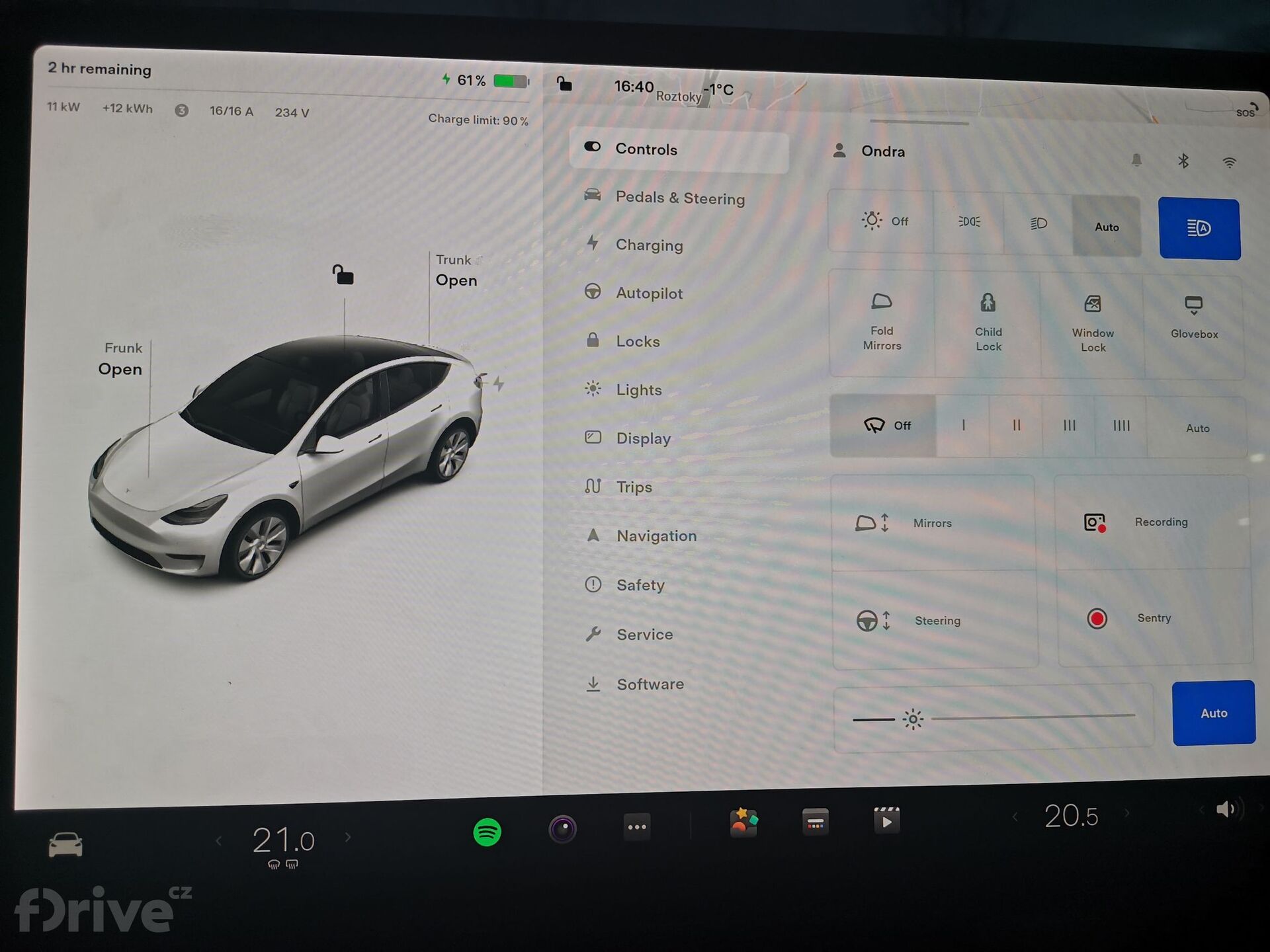Vánoční update Tesla (2021)