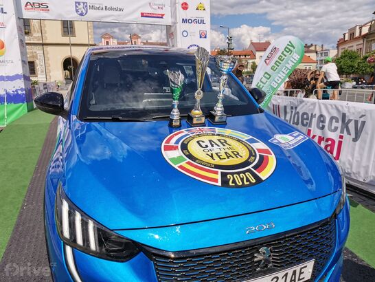 Vítězné auto s trofejemi