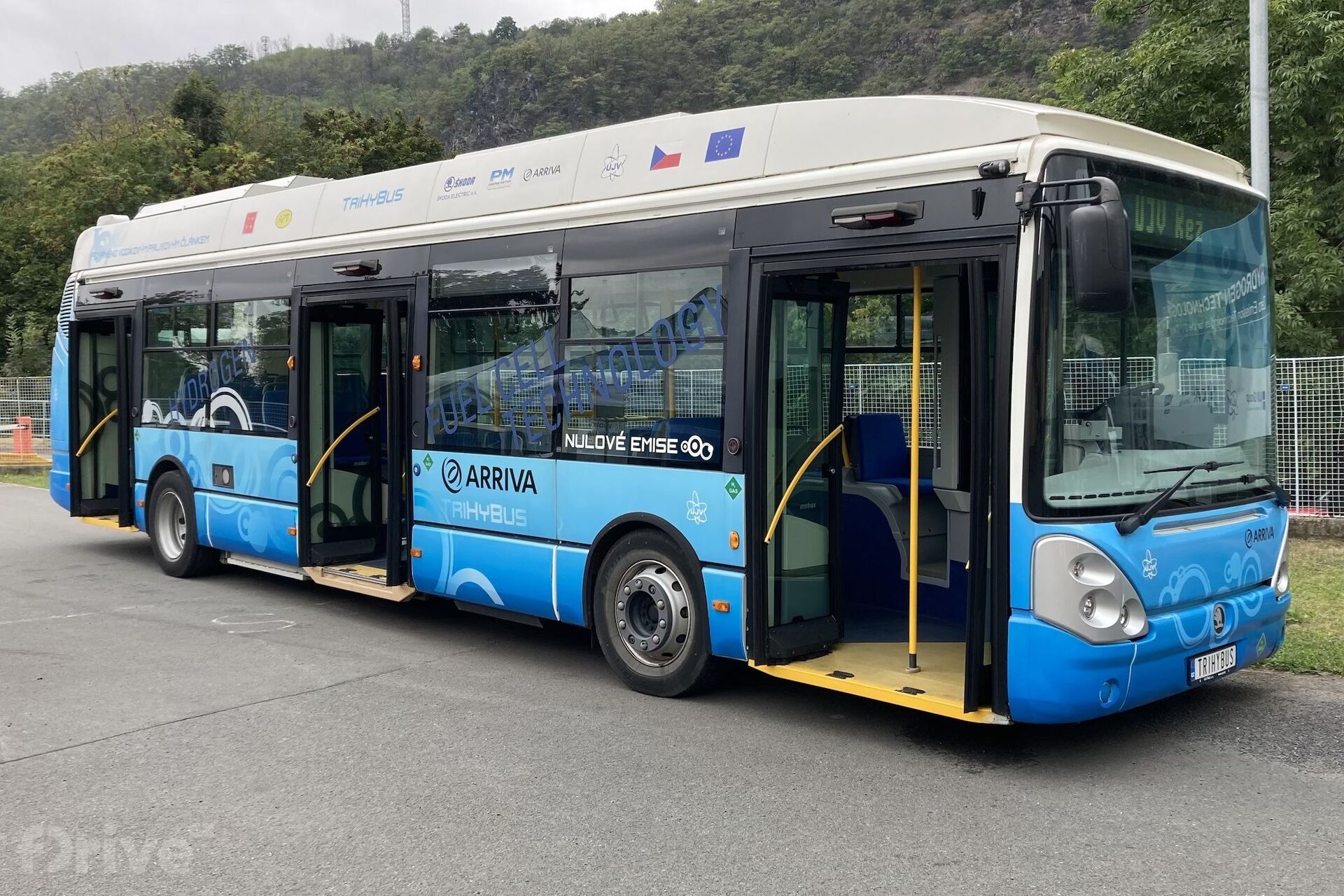 Vodíkový autobus TriHyBus