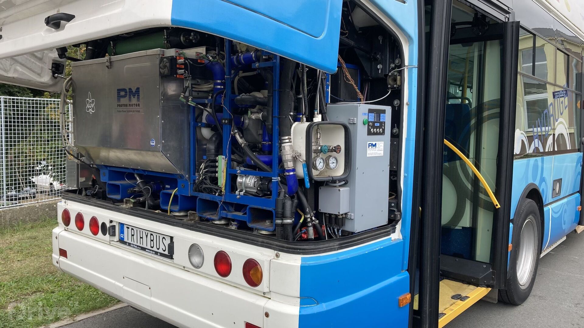 Vodíkový autobus TriHyBus