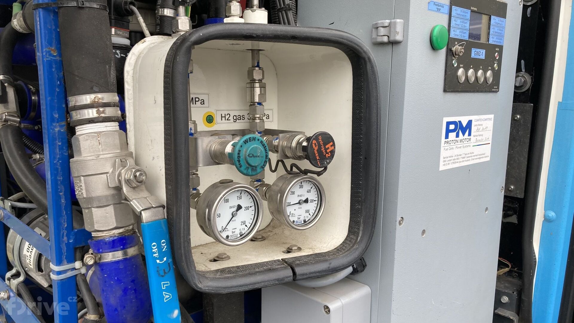 Vodíkový autobus TriHyBus