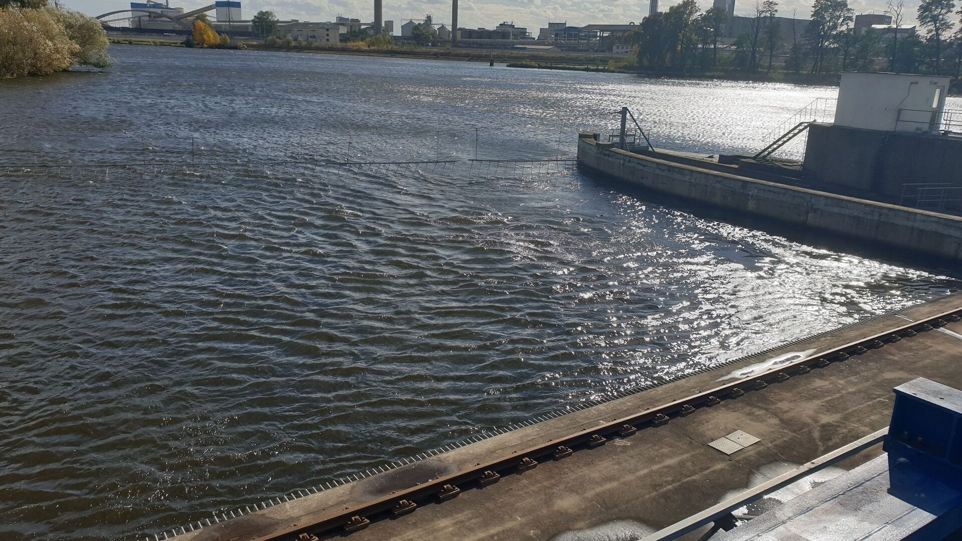 Vodní elektrárna na Labi v obci Píšťany