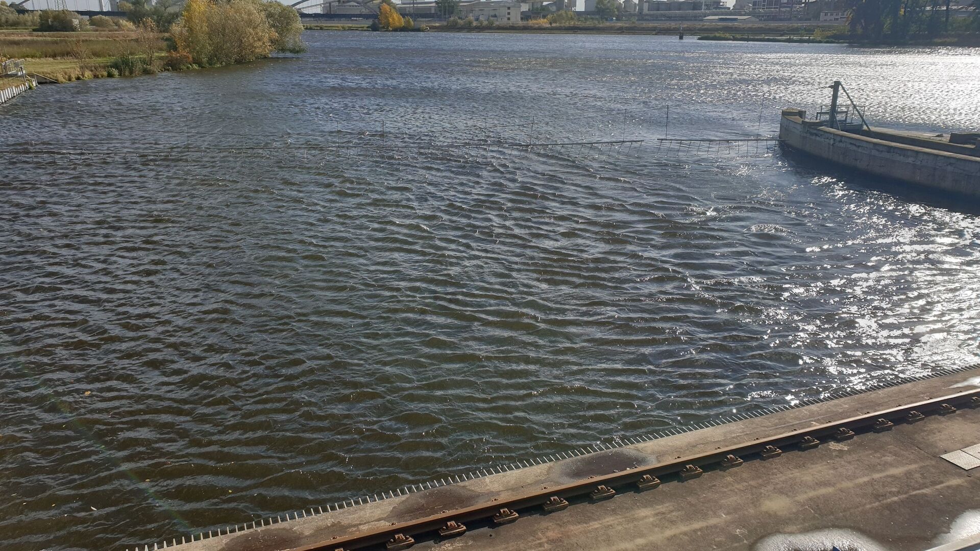 Vodní elektrárna na Labi v obci Píšťany