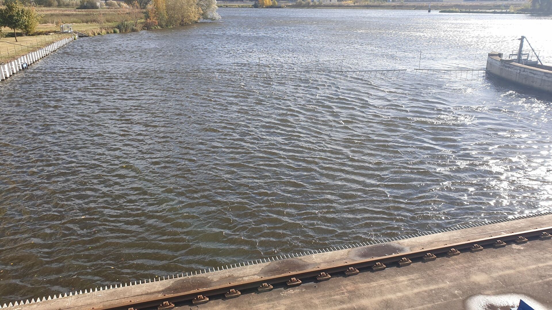 Vodní elektrárna na Labi v obci Píšťany